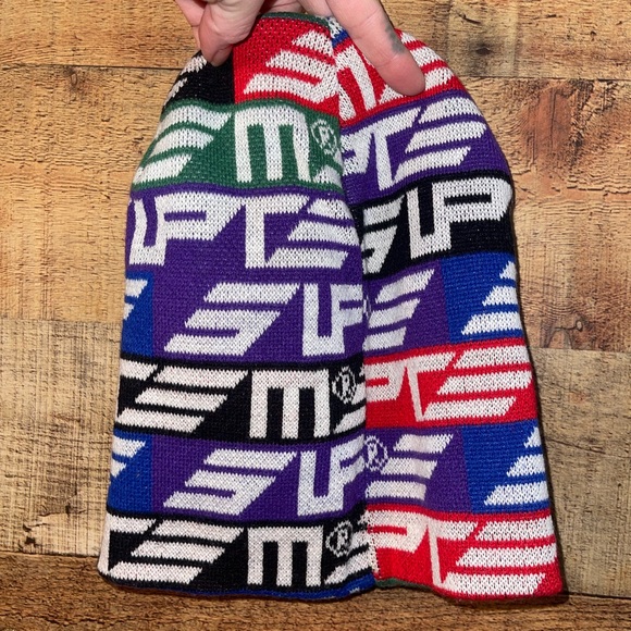 Supreme Geo Beanie 2022 - Picture 2 of 7